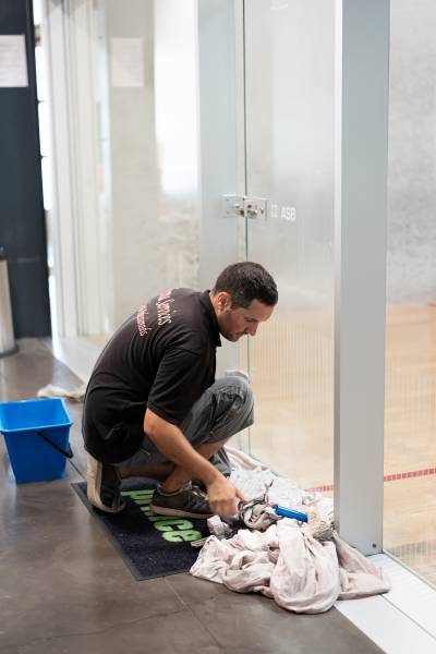 Service de nettoyage vitreries pour professionnels à Six Fours les Plages